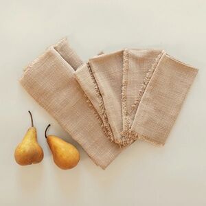 BLUUM MAISON for the Jilly Box napkins and runner set